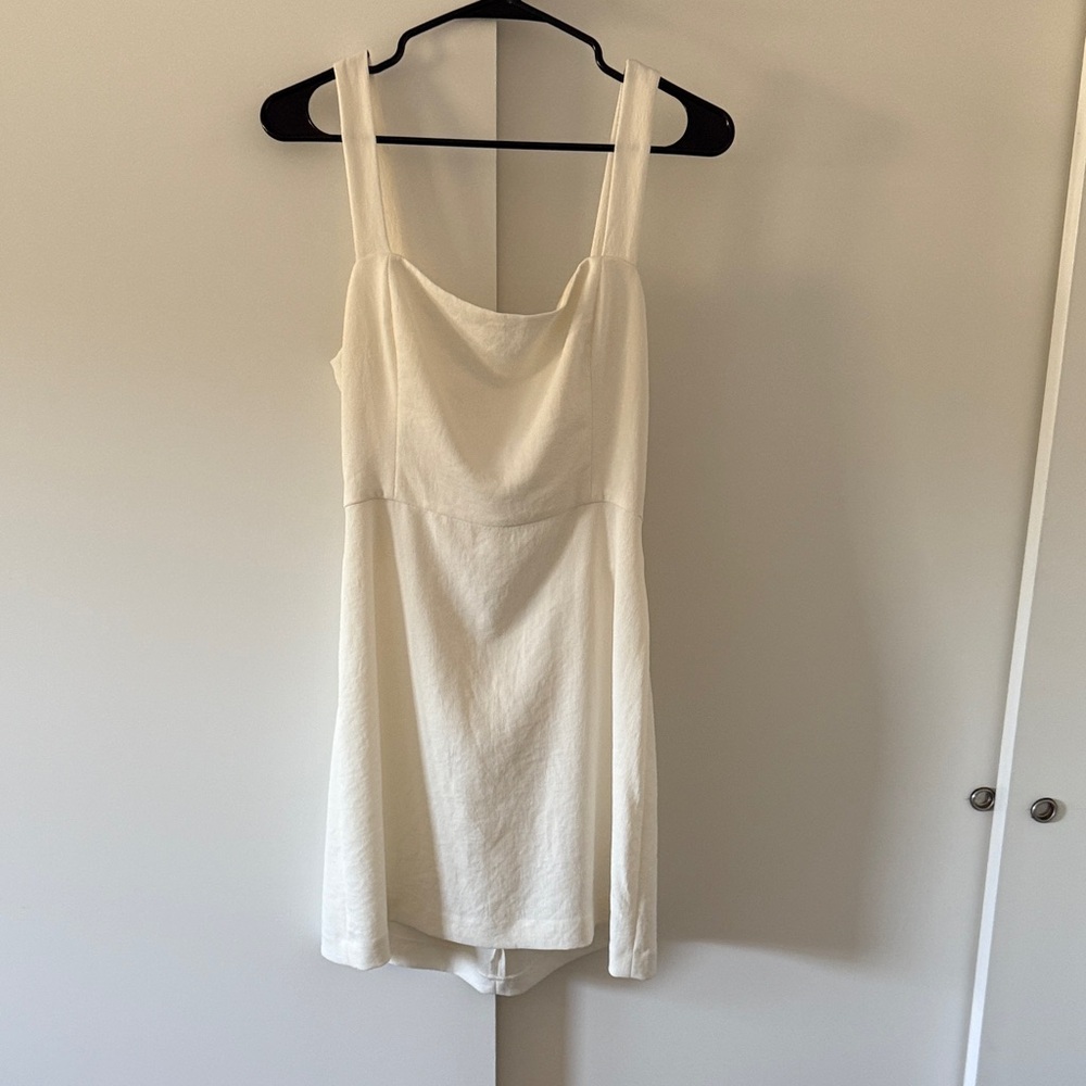 Mini White Sleeveless Dress with tie in back